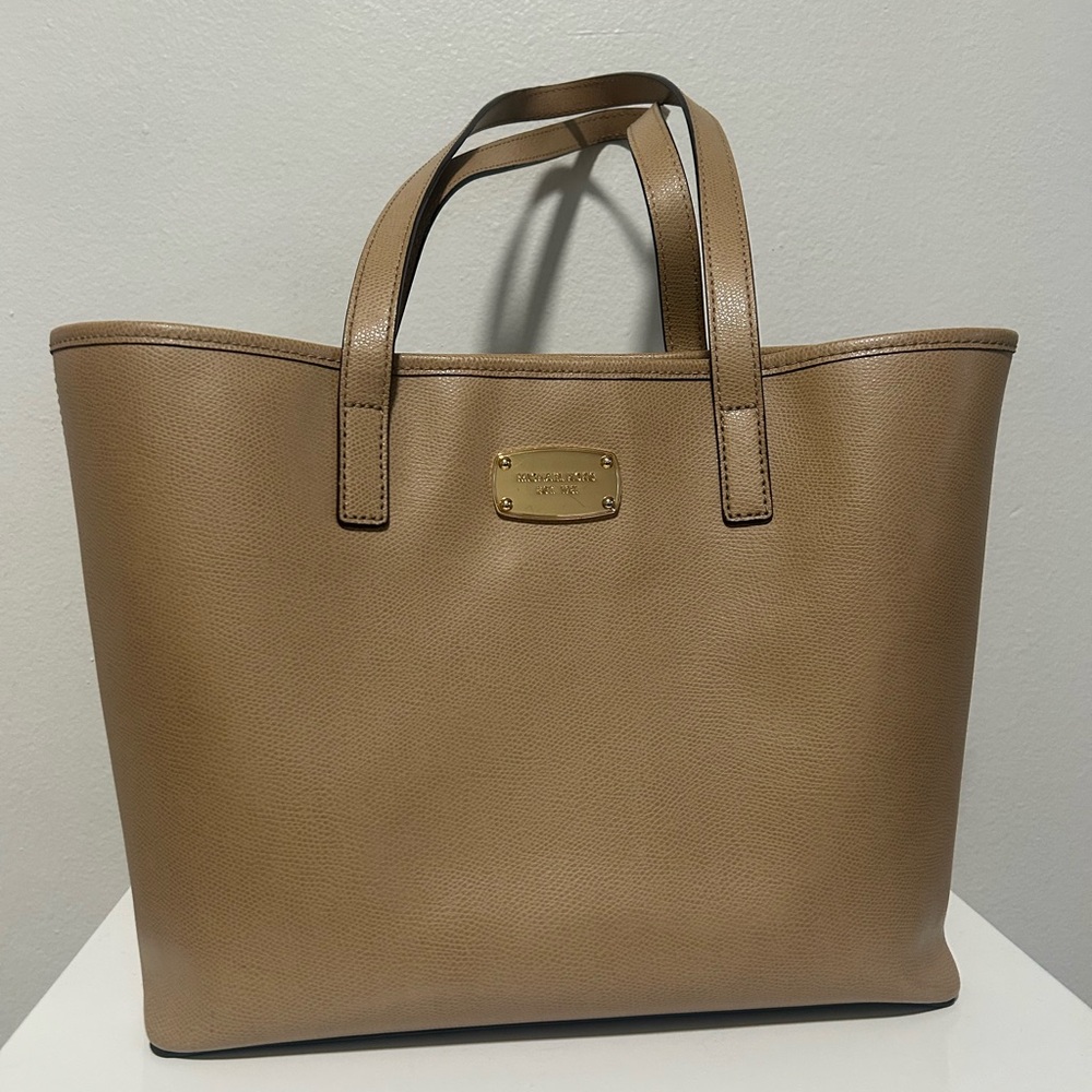 Michael Kors Tan Tote Bag with Structured Design